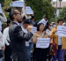El Frente de Pacientes Renales, presidido por Kevin Valdez, se ha manifestado en la Plaza Grande, para que se garanticen las diálisis que requieren.