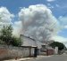 Una cortina de humo cubrió el Casitagua durante el incendio y fue visible desde varios sectores del norte de Quito este miércoles.