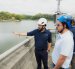 El prefecto Carlos Encalada recorrió el embalse Daule-Peripa junto a autoridades de CELEC EP.