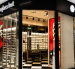 Al momento, Sunglass Hut cuenta con tres tiendas en Guayaquil, ubicadas en Mall del Sol, Riocentro El Dorado y la recientemente inaugurada en Riocentro Ceibos.