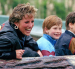 Diana de Gales junto a sus hijos Harry y Guillermo.