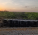 Un vagón descarrilado tras el atentado contra el tren de Cerrejón en La Guajira.