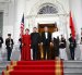 El presidente Donald Trump y la primera dama saludan al presidente Xi Jinping, y a la señora Peng Liyuan en el pórtico norte de la Casa Blanca en Washington, el 24 de septiembre de 2026.