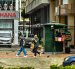 Un centro comercial funciona desde hace varios meses en la calle Chiriboga, entre Chile y Chimborazo, que antes era una zona de descanso con árboles.