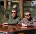 Liam Gallagher (izq) y Noel Gallagher, de la banda de rock inglesa Oasis, en el Festival Internacional de Cine de Venecia.