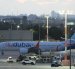Un avión de Flydubai que transporta pasajeros desde Tabuk, Arabia Saudita, se encuentra en la pista en Tel Aviv, Israel, el 30 de septiembre de 2026.