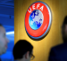 Imagen en la que puede verse el logo de la UEFAen la sede del organismo en Suiza.