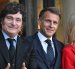 El presidente francés Emmanuel Macron (centro) recibe al presidente argentino Javier Milei (izquierda) y a Karina Milei (derecha), en el Palacio del Elíseo en París, Francia, el 1 de octubre de 2026.