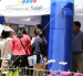 Decenas de jóvenes acuden a feria laboral en busca de trabajo.