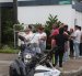 Simpatizantes de Aquiles Álvarez se reunieron en los exteriores de la clínica Alcívar, en el sur de Guayaquil, la tarde de este viernes 2 de octubre.