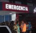 El alcalde de Guayaquil, Aquiles Álvarez (semioculto), ingresó a la clínica Alcívar la noche de este viernes 2 de octubre.