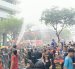 Guayaquileños disfrutaron y se mojaron durante el tradicional Ejercicio de Agua del Benemérito Cuerpo de Bomberos de Guayaquil, realizado en el centro de la ciudad.