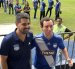 José David Jiménez (i) junto a los hinchas en el estadio George Capwell, previo a un partido de Emelec.