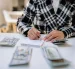 El décimo tercer sueldo podría llegar desde noviembre a trabajadores de empresas privadas que decidan adelantar el pago.