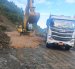 En el kilómetro 90 de la vía Cuenca- Molleturo- El Empalme se ejecutan tareas de limpieza de un deslave. La vía está cerrada.