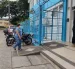 Representantes llegaron al plantel a pedir información sobre el posible caso de tuberculosis.
