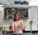 El concepto reúne dos productos que son el centro de la experiencia, bebidas preparadas con café de especialidad y bagels.