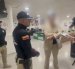 El momento en el que el ciudadano extranjero es detenido en el aeropuerto de Bogotá.