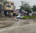 El agua se apoderó de varios tramos de las calles de Guayaquil, dejando una postal que vuelve a repetirse cuando las precipitaciones ganan intensidad.