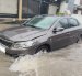 Un vehículo intentaba circular por un tramo inundado de la avenida Víctor Emilio Estrada, la mañana de este lunes 19 de octubre