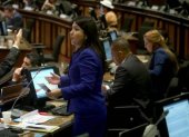 Ponente. La oficialista Ximena Peña sobrevivió a los intentos, encabezados por Roberto Gómez, de CREO, de deponerla como ponente del proyecto.