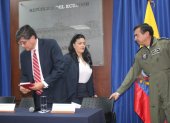El canciller José Valencia estuvo acompañado por la ministra de Salud, Catalina Andramuño y el coronel de la FAE, Alex Padilla.