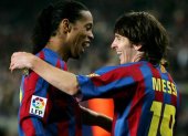 Ronaldinho y Messi significaron el futuro y presente durante una época en el FC Barcelona.