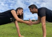 Fernanda Vásconez, integrante del club Ñañas, durante un entrenamiento junto a su novio.