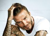 Considerado uno de los deportistas más atractivos de la historia, David Beckham estaría lidiando con el paso del tiempo.