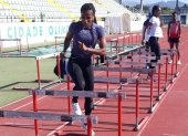 Ángela Tenorio durante los trabajos en el centro de alto rendimiento de Jamor. Tras cerca de cuatro meses regresó a practicar en la pista.