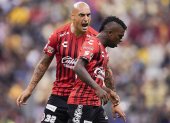 Ariel Nahuelpán (i) y Miler Bolaños son conocidos por ser dos futbolistas conflictivos, como demostraron en Xolos.