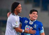 Ronaldinho y Diego Armando Maradona, dos genios que muchos quieren verlos trabajando juntos.