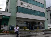 En 2010 el directorio del Isspol estaba conformado por 7 personas, en ese entonces presidido por el comandante general de la Policía, luego hay una reforma legal que pone al ministro de Gobierno. De 2010 a 2019, ha sido manejado por dos directores: Enrique Espinosa de los Monteros y Édgar Proaño. Luego de las supuestas anomalías, la ministra María Paula Romo puso a un nuevo director y demandó penalmente a los posibles involucrados en inversiones “fraudulentas”.