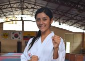 Entrega. Mikaela Enríquez, karateca de 18 años, entrena con la finalidad de superarse.