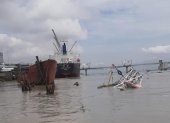 El martes 2 de marzo de 2021 se hundió en el río Guayas una embarcación abandonada en el río Guayas.
