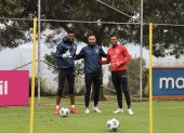 El portero estelar, Alexander Domínguez (i), entrenó junto a Galíndez y Ortiz.