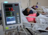 Las casas de salud públicas y privadas registran un incremento de paciente infectados. Hay unas 65 personas esperando una Unidad de Cuidados Intensivos.