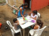 Durante un año los niños debieron estudiar en casa, en medio de muchas necesidades.