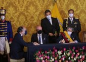 Firma. El mismo día de su posesión, el presidente Guillermo Lasso firmó el decreto para el Código de Ética.