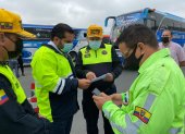 Miguel Vásquez, director de ANT Guayas, coordina operativos

de control de buses inter e intraprovinciales.