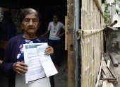 ANCIANA QUE VIVE EN EL SECTOR DE LA NUEVA PROSPERINA EN ESTADO DE EXTREMA POBREZA LE LLEGAN PLANILLAS DE AGUA POR VALORES DE 12000 DLRS Y NO RECIBE NINGUNA SOLUCION POR PARTE DE INTERAGUA/JIMMY NEGRETE/GUAYAQUIL-ECUADOR
