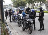 Esta mañana se intensifiaron los operativos preventivos en sectores críticos de la ciudad. En la gráfica, agentes del Distrito Modelo en Urdesa Central.