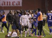 Los jugadores de Liga Deportiva Universitaria de Quito y Emelec se agredieron al final del encuentro jugado la noche del domingo en el estadio Rodrigo Paz Delgado.