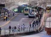 Demora. Usuarios deben esperar entre 20 y 30 minutos por el arribo de buses en algunas frecuencias.