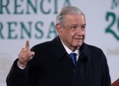 El mandatario Andrés Manuel López Obrador durante una rueda de prensa, hoy, en el Palacio Nacional de la Ciudad de México. López Obrador expresó este miércoles que le "da gusto constatar la decadencia" del nobel de Literatura peruano Mario Vargas Llosa por su apoyo a la derecha latinoamericana. EFE/ Presidencia De México SÓLO USO EDITORIAL/SÓLO DISPONIBLE PARA ILUSTRAR LA NOTICIA QUE ACOMPAÑA (CRÉDITO OBLIGATORIO)