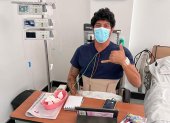 El surfista ecuatoriano fue operado de dos hernias discales el viernes pasado en Guayaquil, el lunes ya lo sentaron sentado y este martes 25 de enero ya recibió el alta. En 45 días inicia rehabilitación.