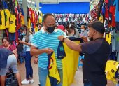 Los hinchas de la Tricolor podían encontrar camisetas desde $5 hasta $20.
