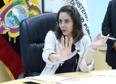 La ministra ha ejercido la docencia en universidades de Ecuador y Estados Unidos; y cargos públicos, entre otros, de coordinadora general de Docencia del Hospital de Especialidades Carlos Andrade Marín.