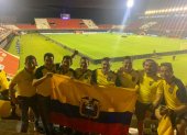 Los hinchas ecuatorianos en la sede del Antonio Aranda.