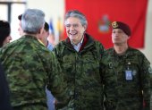 Visita. Guillermo Lasso visita destacamento militar y participa en un evento por el día del padre.
